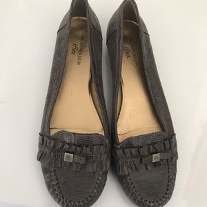 Anne Klein iflex flats in gray - like new